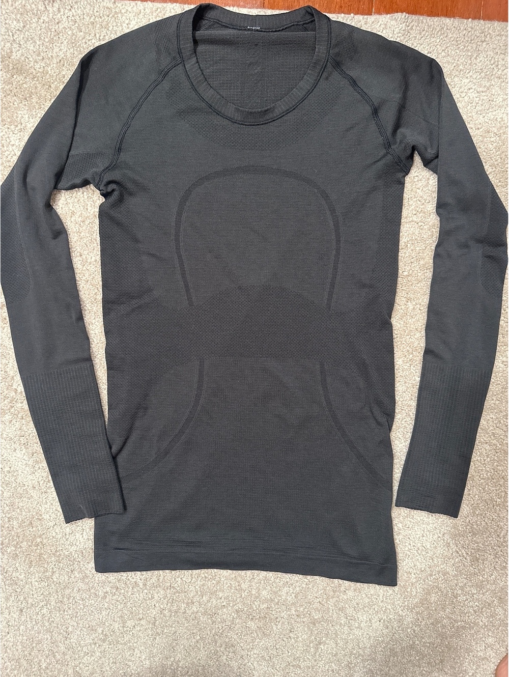 (5)Lululemon Black Long Sleeve Seamless Athletic Top Size 6